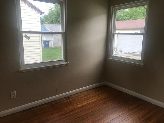 3rd image of 206 Waggoner Blvd