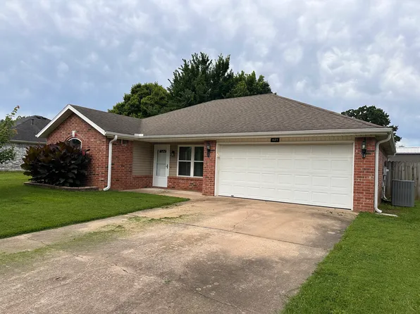 421 N D St, Centerton, AR 72719