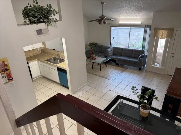 12606 Newbrook Dr, Houston, TX 77072