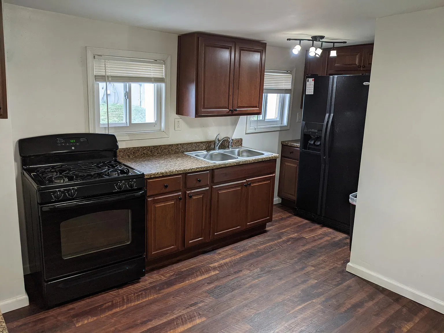 2 bed, $1,200 — Photo 2