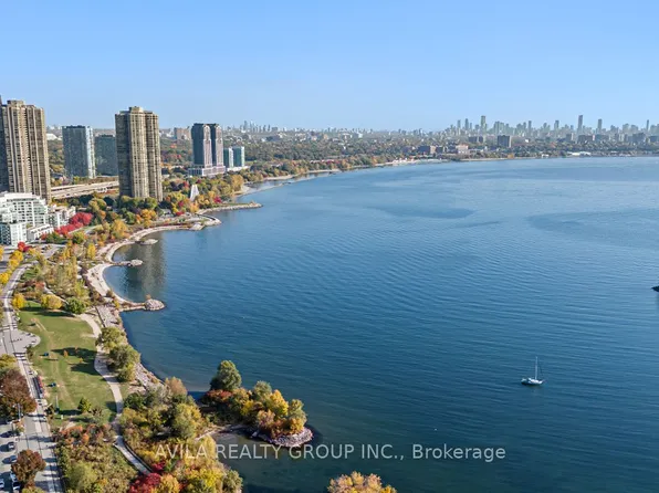 33 Shore Breeze Dr S #1707, Toronto, ON M8V 0G1
