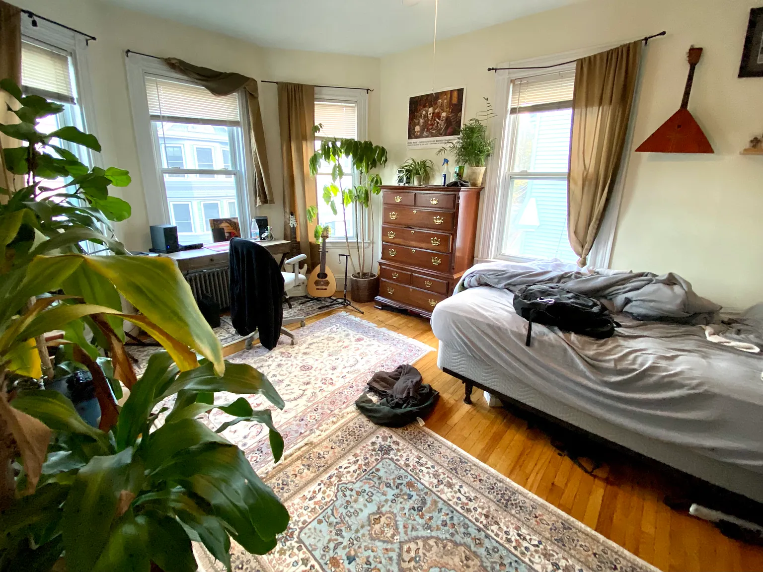 4 bed, 9999 sqft, $4,600 — Photo 1