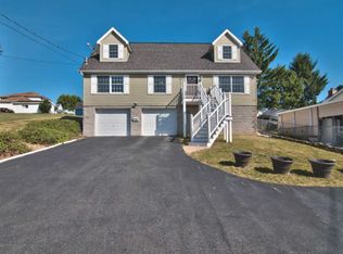 521 Gino Merli Dr, Peckville, PA 18452