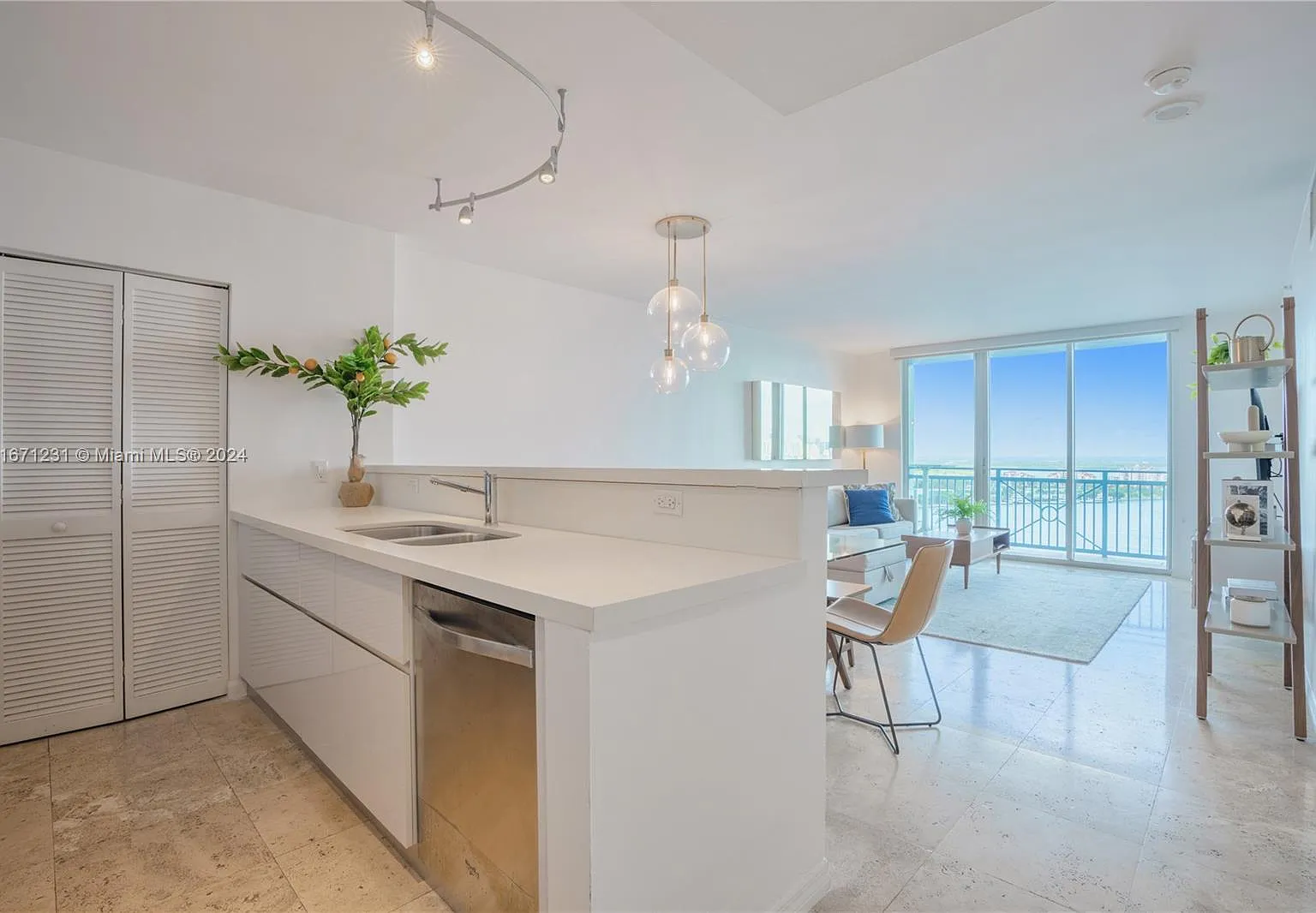 1 bed, 780 sqft, $5,500 — Photo 2