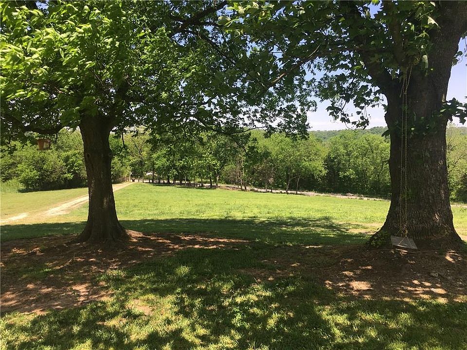 2nd image of 16413 Roundtop Rd