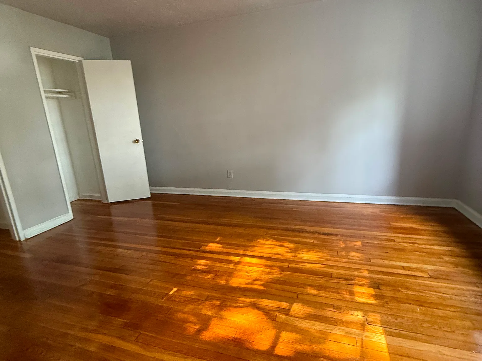 716 Sanford Ave — Photo 2