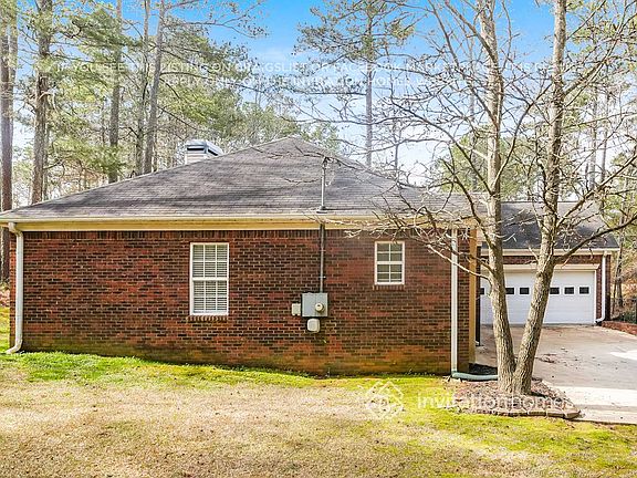 3rd image of 3061 Ridgeview Dr