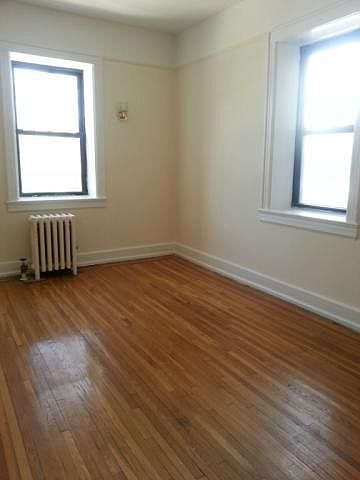 1st image of 550 E 3rd St