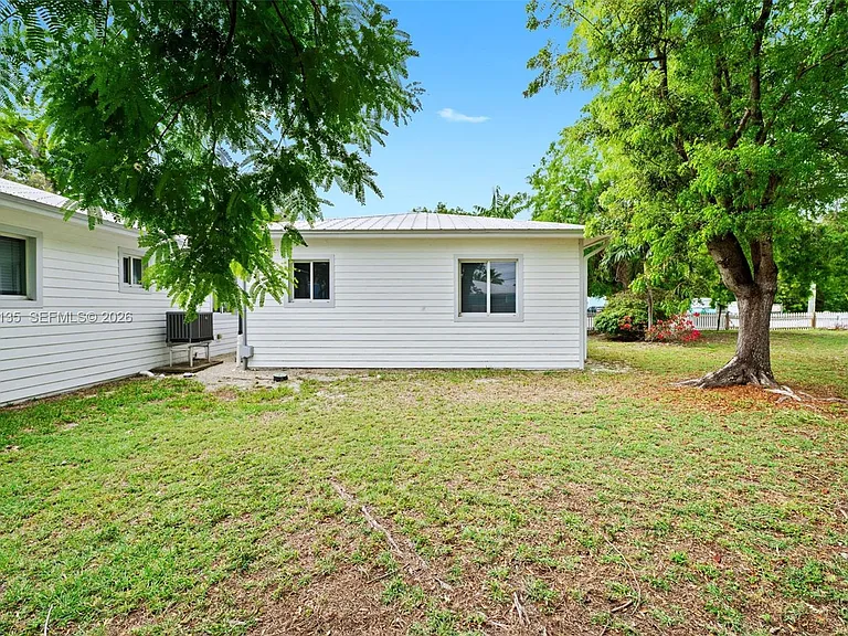 4 Transylvania Ave — Photo 15