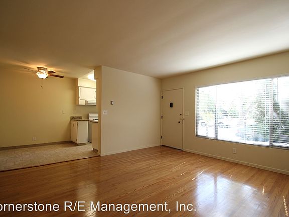 3rd image of 260 S Oakland Ave APT 01