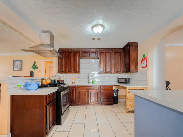 7318 Jutland Rd, Houston, TX 77033