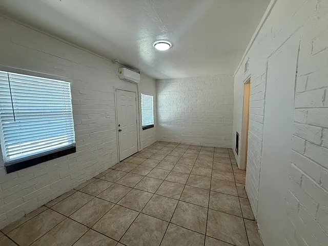 FGH: E 26th St 312-338 - 318 — Photo 4