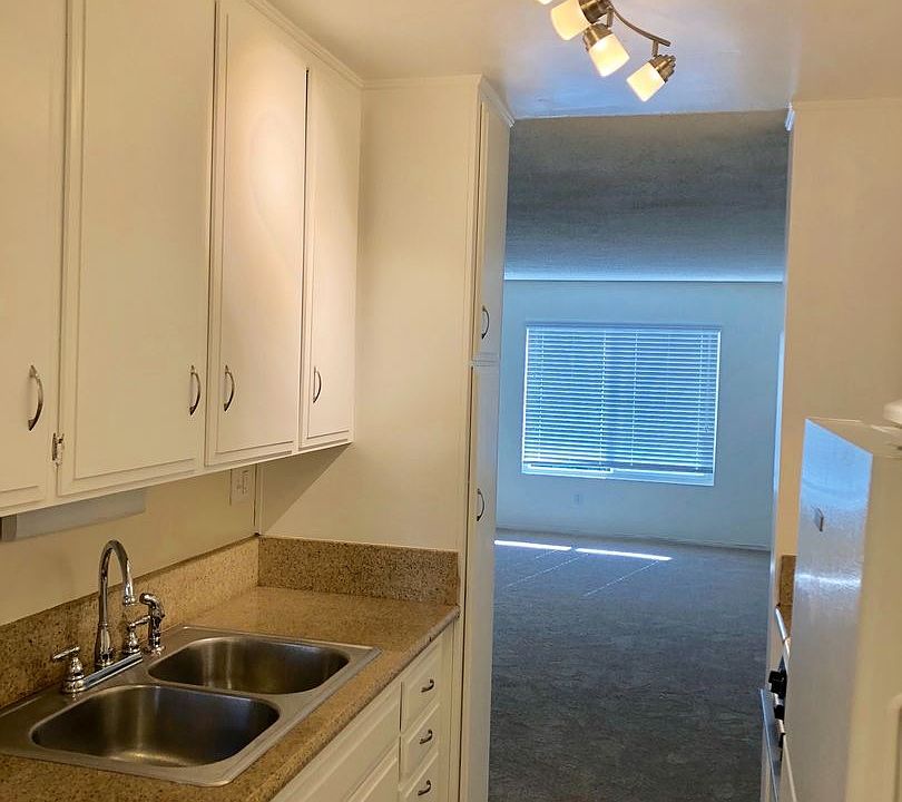1st image of 4728 Lamont St APT 06