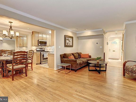 3rd image of 5562 Burnside Dr #5562
