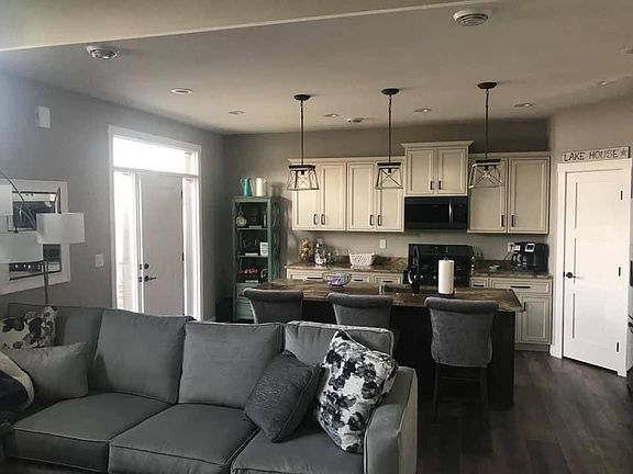 4th image of 412 S Shore Dr