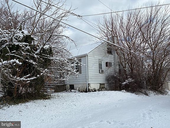 4th image of 22 Monroe St