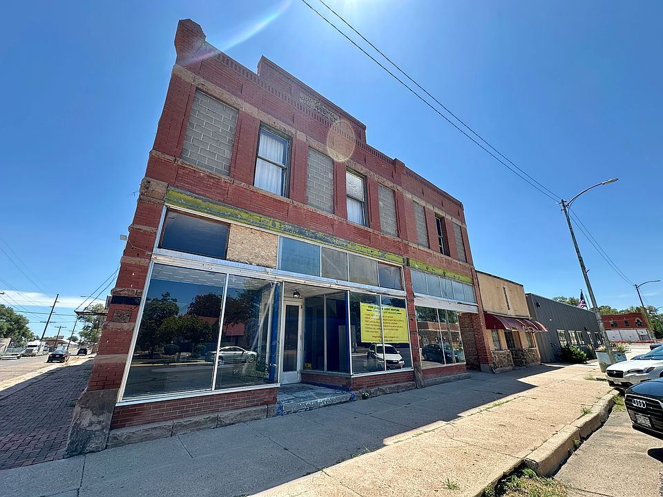 1st image of 200 S Main St