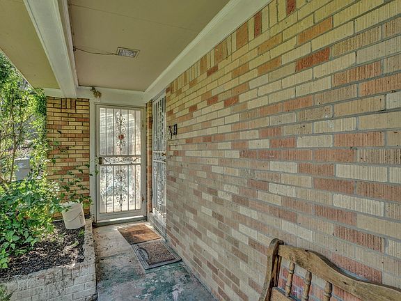 3rd image of 4132 Southlawn Ave