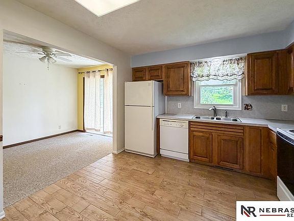 5th image of 819 Crest Dr