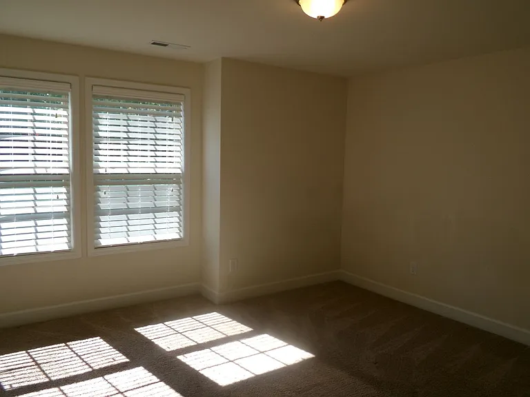 1419 Sawyer Ave — Photo 22