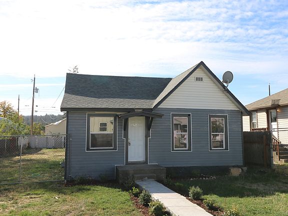3rd image of 2712 E Pacific Ave