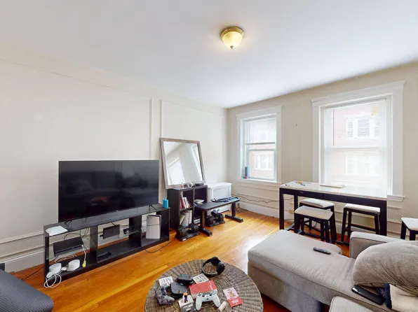 203-205 Winthrop Rd #3, Brookline, MA 02445