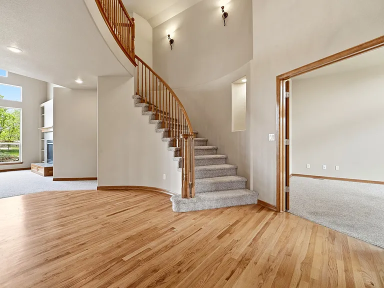 1630A Oakmont Dr — Photo 2