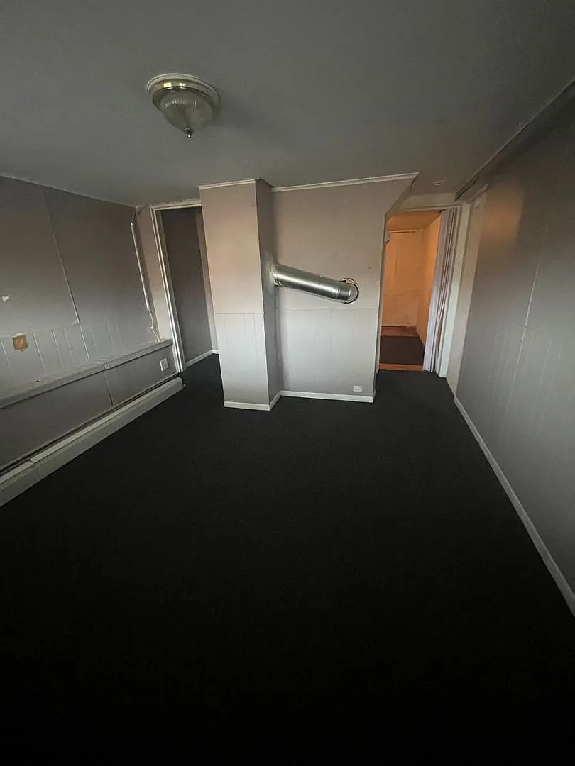 2 Bedroom 1 Bathroom — Photo 2