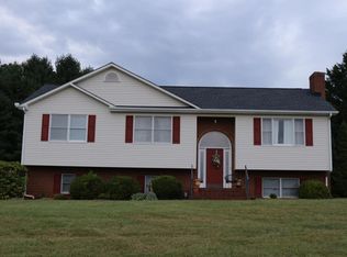 110 Chestnut Creek Dr, Hardy, VA 24101