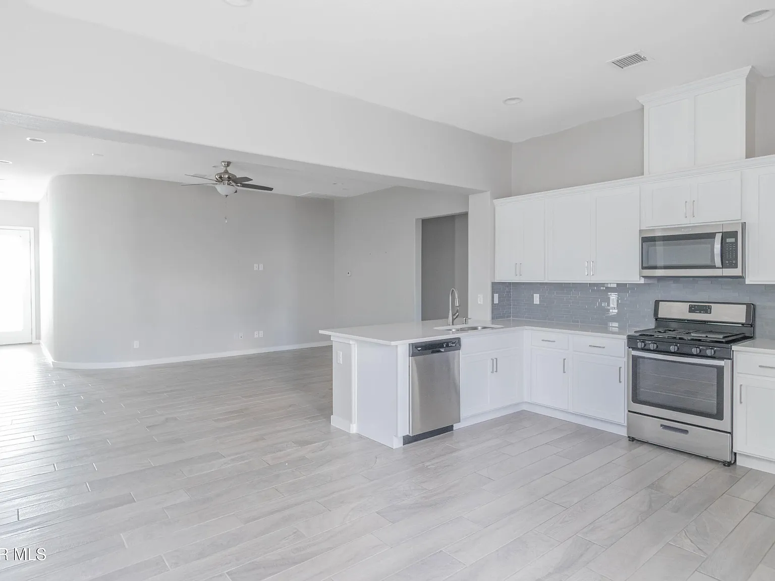 3 bed, 2.0 bath, 1550 sqft, $1,900 — Photo 3