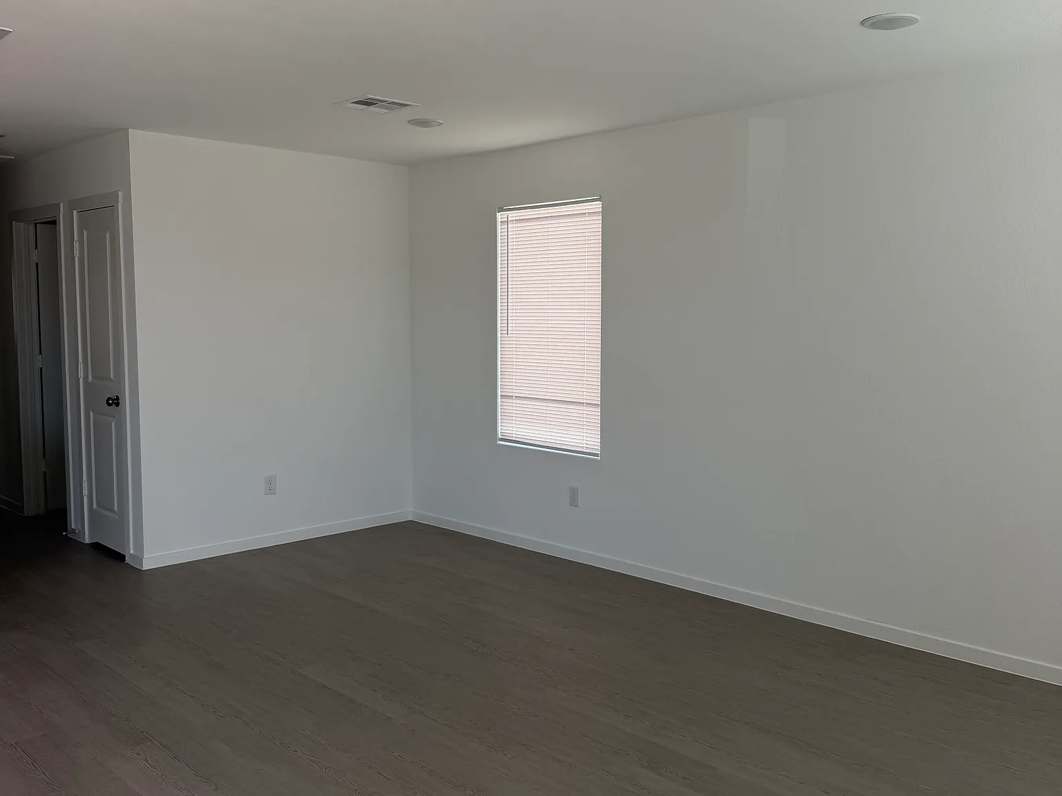 3 bed, 1049 sqft, $1,200 — Photo 4