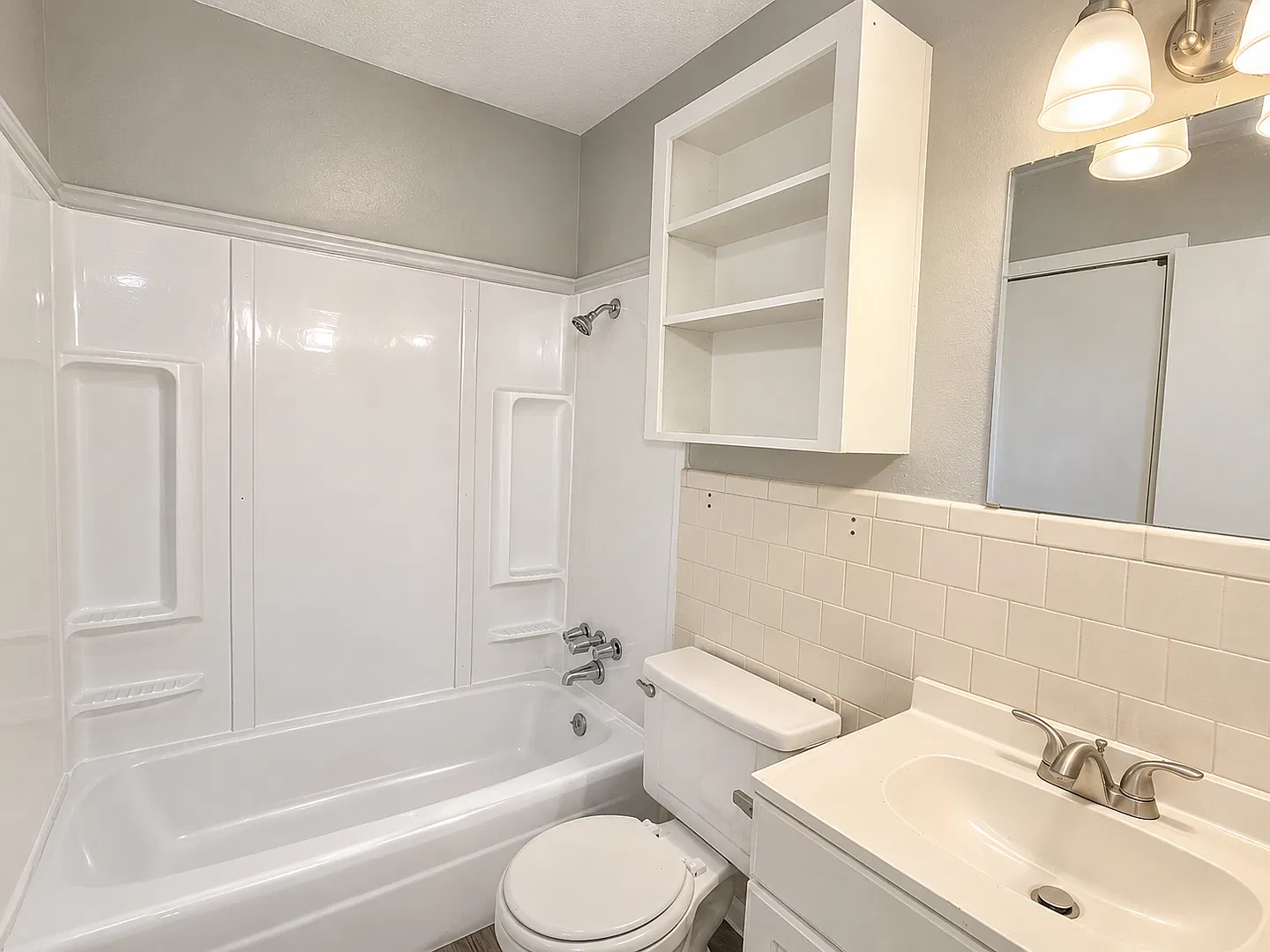 All Bills Paid! Cute 1-Bedroom Apartment Available Now! | Capris Apartments — Photo 4