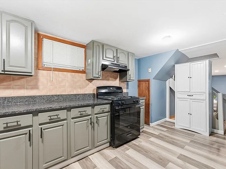 169 Zabriskie St #1 — Photo 25
