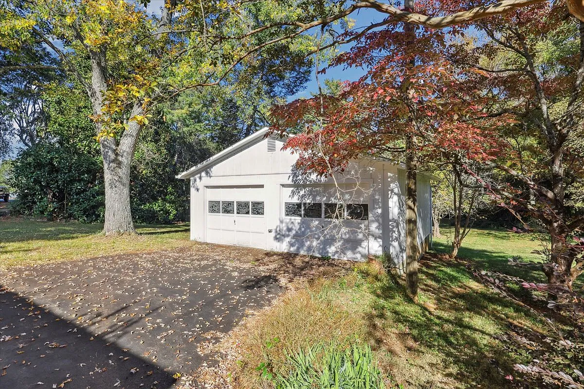 3 bed, 1384 sqft, $1,850 — Photo 2