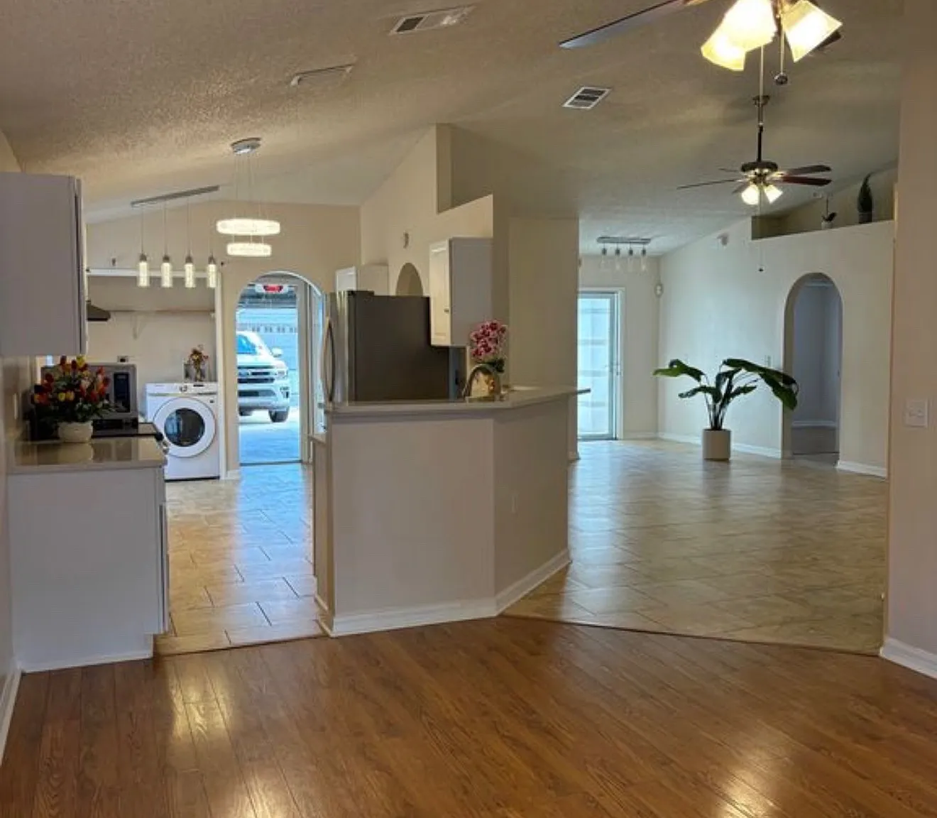 3 bed, 2050 sqft, $2,050 — Photo 2