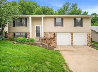 9 Eagles Landing Dr, Saint Peters, MO 63376