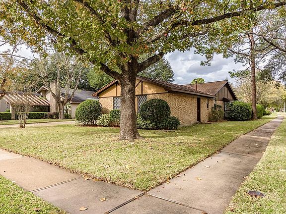 3rd image of 15819 Havenhurst Dr