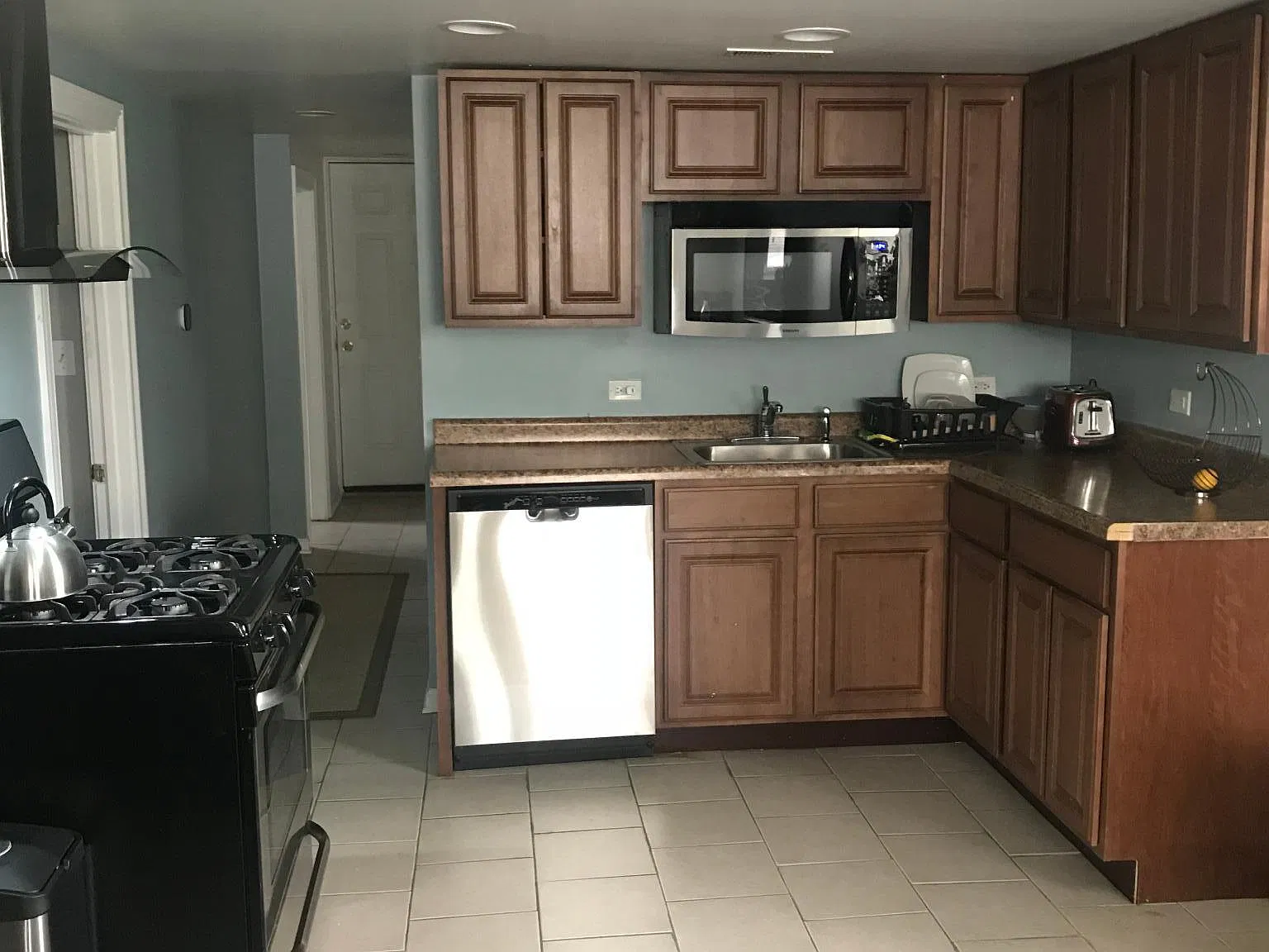 3646 W Oakdale Ave — Photo 1