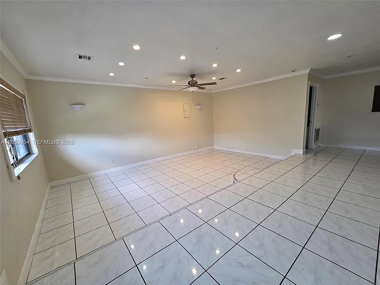 4004 SW 20th St — Photo 3