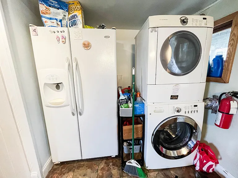 327 Pleasant St #1 — Photo 5