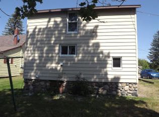 1217 Mackinaw Ave, Cheboygan, MI 49721