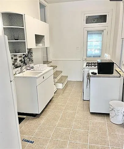 3 bed, 1430 sqft, $749 — Photo 2