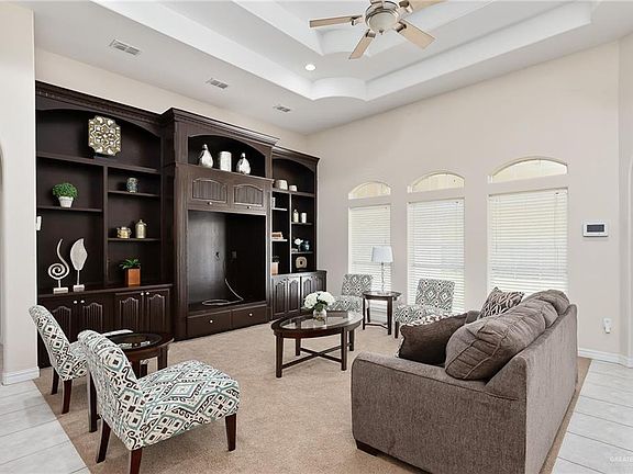 3rd image of 2808 Chateau St