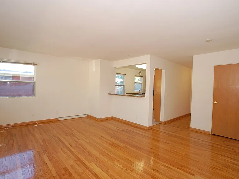 505 Midvale Ave — Photo 4
