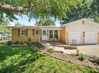 810 SW Pleasant Dr, Lees Summit, MO 64081