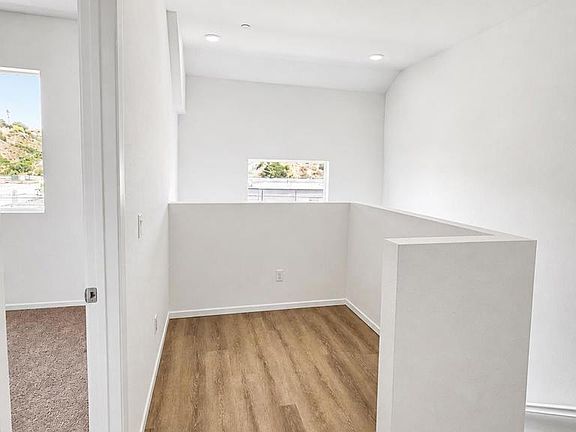 5th image of 430 Creekside Cir