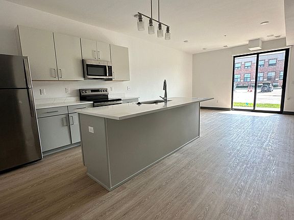 2nd image of 2639-2649 Oxford Rd #2639-303