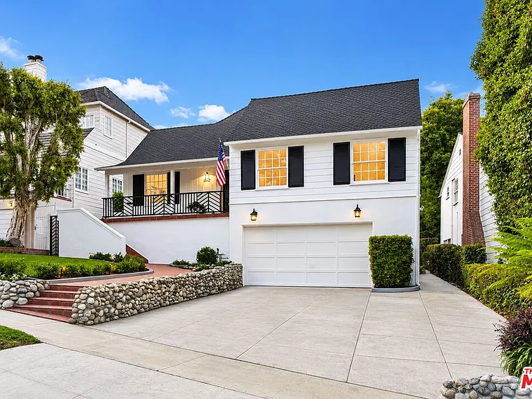 10527 Le Conte Ave — Photo 2
