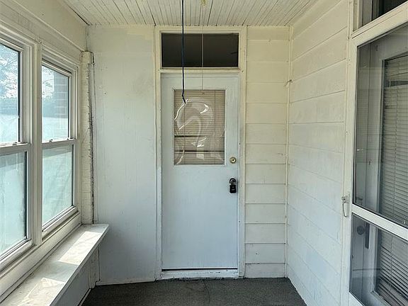 3rd image of 417 W 9th St