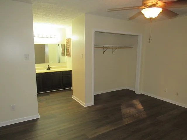 540 Crooked Creek Ct — Photo 17